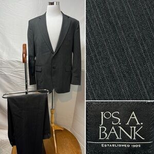 Jos. A. Bank Men's 44L Blazer 39x32 Charcoal Gray Pinstripe Slim fit Suit